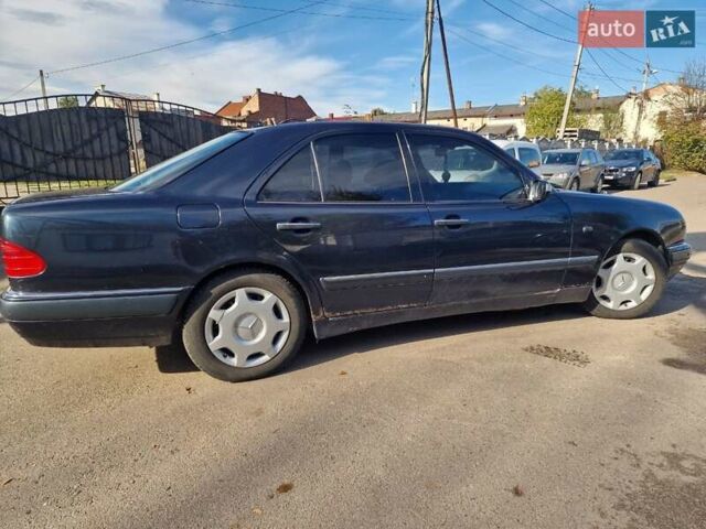 Мерседес Е-Класс 1999 в Стрые на Automoto.ua Синий Мерседес Е-Класс, объемом двигателя 3 л и пробегом 325 тыс. км за 2300 $, фото 17 на Automoto.ua