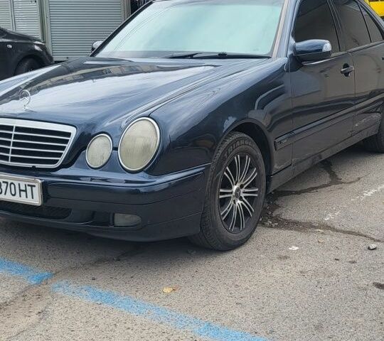 Синій Мерседес Е-Клас, об'ємом двигуна 2 л та пробігом 392 тис. км за 4199 $, фото 1 на Automoto.ua
