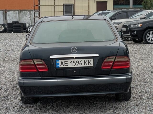 Синій Мерседес Е-Клас, об'ємом двигуна 3.2 л та пробігом 450 тис. км за 3499 $, фото 3 на Automoto.ua