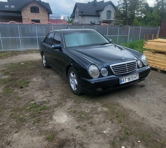 Синій Мерседес Е-Клас, об'ємом двигуна 2 л та пробігом 392 тис. км за 4199 $, фото 2 на Automoto.ua