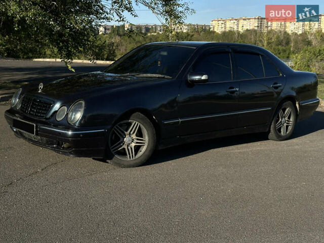 Синій Мерседес Е-Клас, об'ємом двигуна 3.23 л та пробігом 438 тис. км за 3999 $, фото 5 на Automoto.ua