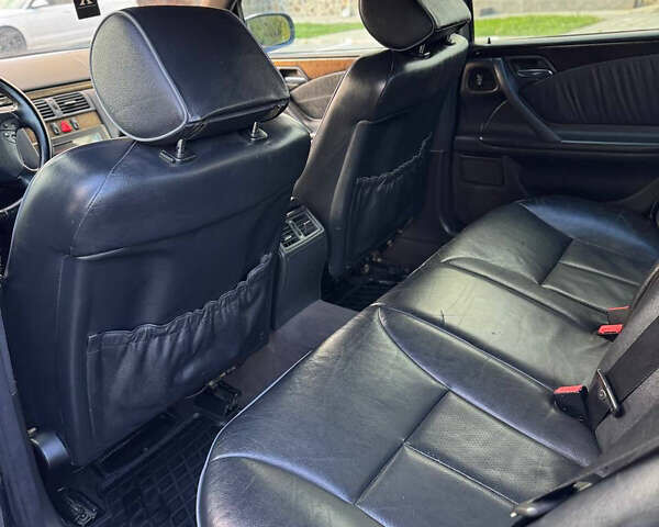 Синий Мерседес Е-Класс, объемом двигателя 3.22 л и пробегом 540 тыс. км за 3199 $, фото 4 на Automoto.ua