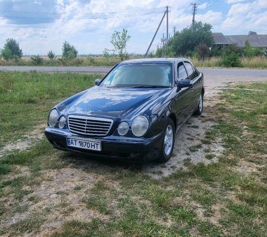 Синій Мерседес Е-Клас, об'ємом двигуна 2 л та пробігом 392 тис. км за 4199 $, фото 4 на Automoto.ua