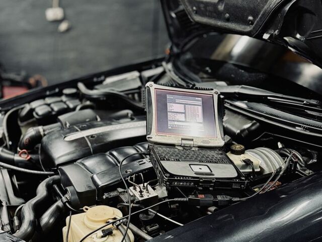 Синий Мерседес Е-Класс, объемом двигателя 2.2 л и пробегом 300 тыс. км за 2600 $, фото 8 на Automoto.ua