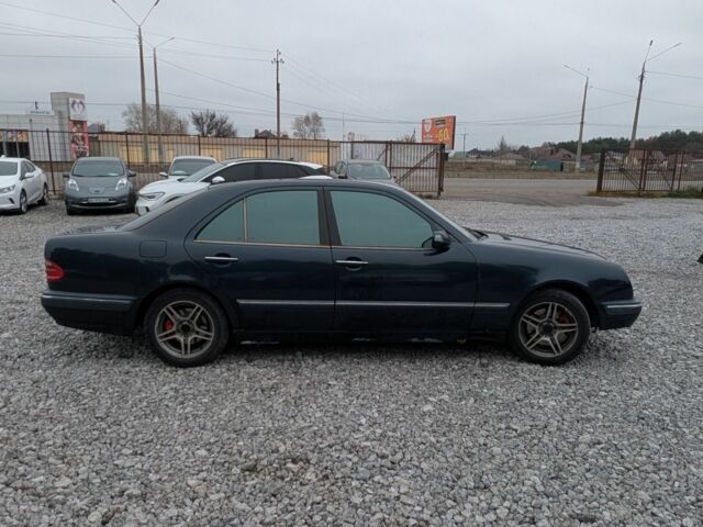 Синій Мерседес Е-Клас, об'ємом двигуна 3.2 л та пробігом 450 тис. км за 3499 $, фото 5 на Automoto.ua