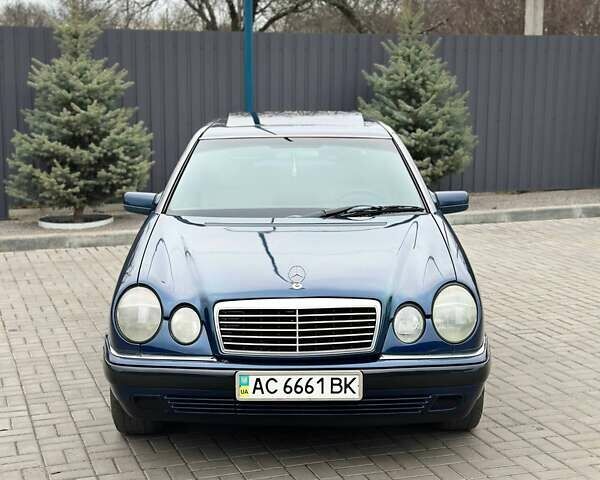 Синій Мерседес Е-Клас, об'ємом двигуна 2 л та пробігом 400 тис. км за 3800 $, фото 4 на Automoto.ua