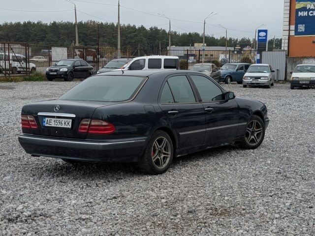 Синій Мерседес Е-Клас, об'ємом двигуна 3.2 л та пробігом 450 тис. км за 3499 $, фото 4 на Automoto.ua