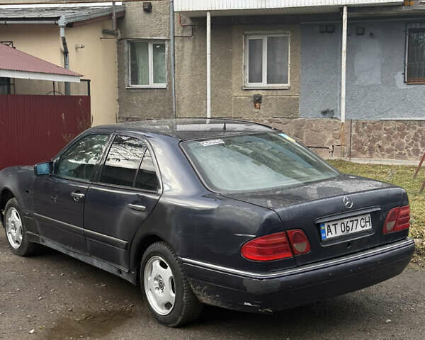 Синій Мерседес Е-Клас, об'ємом двигуна 2.8 л та пробігом 100 тис. км за 2350 $, фото 3 на Automoto.ua