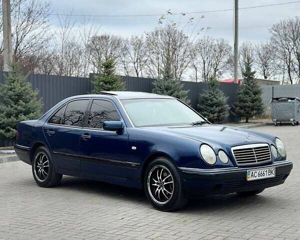 Синій Мерседес Е-Клас, об'ємом двигуна 2 л та пробігом 400 тис. км за 3800 $, фото 5 на Automoto.ua