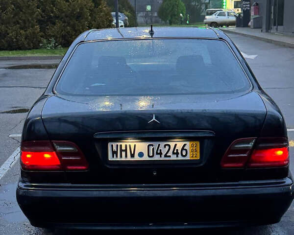 Синий Мерседес Е-Класс, объемом двигателя 3.22 л и пробегом 540 тыс. км за 3800 $, фото 2 на Automoto.ua