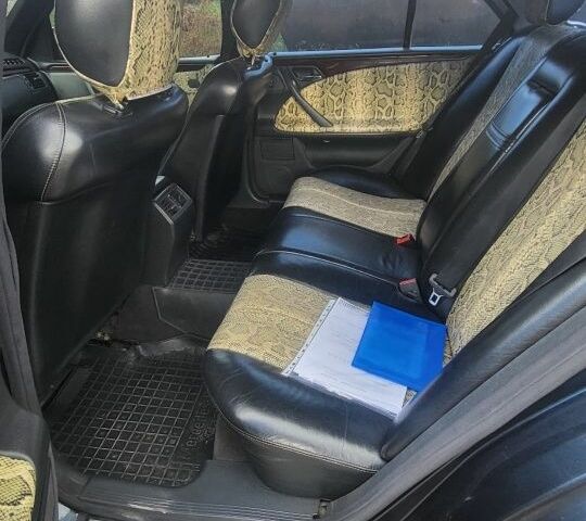 Синій Мерседес Е-Клас, об'ємом двигуна 2 л та пробігом 392 тис. км за 4199 $, фото 3 на Automoto.ua