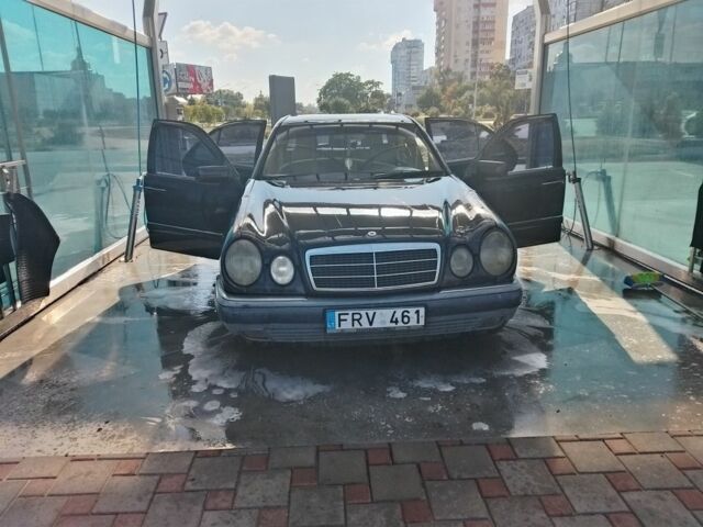 Синий Мерседес Е-Класс, объемом двигателя 0 л и пробегом 400 тыс. км за 2500 $, фото 1 на Automoto.ua