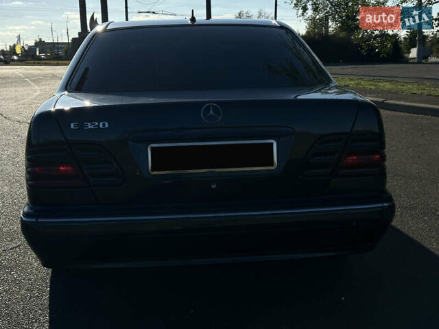 Синій Мерседес Е-Клас, об'ємом двигуна 3.23 л та пробігом 438 тис. км за 3999 $, фото 13 на Automoto.ua