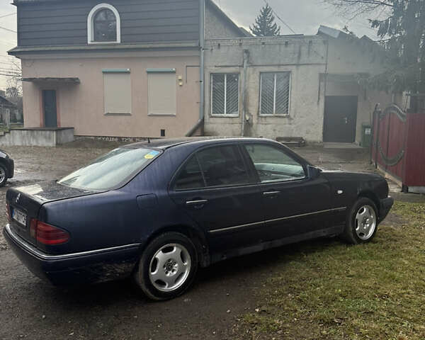 Синій Мерседес Е-Клас, об'ємом двигуна 2.8 л та пробігом 100 тис. км за 2350 $, фото 4 на Automoto.ua
