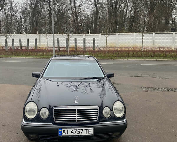 Синий Мерседес Е-Класс, объемом двигателя 2.4 л и пробегом 302 тыс. км за 3700 $, фото 2 на Automoto.ua