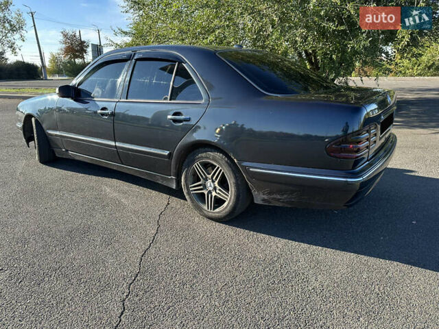 Синій Мерседес Е-Клас, об'ємом двигуна 3.23 л та пробігом 438 тис. км за 3999 $, фото 10 на Automoto.ua