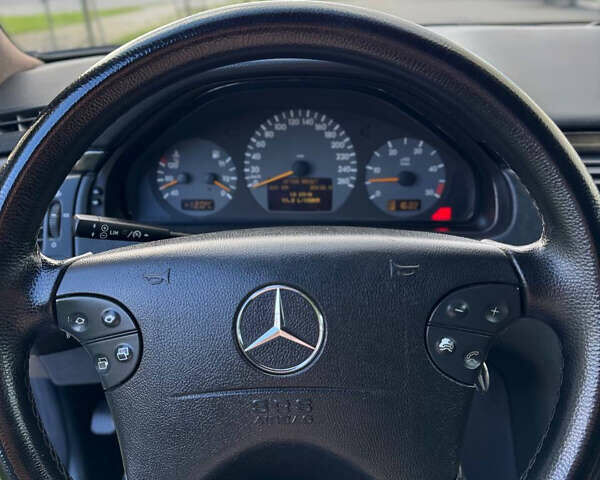 Синий Мерседес Е-Класс, объемом двигателя 3.22 л и пробегом 540 тыс. км за 3199 $, фото 3 на Automoto.ua