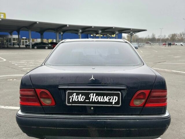 Синий Мерседес Е-Класс, объемом двигателя 0 л и пробегом 500 тыс. км за 2200 $, фото 5 на Automoto.ua