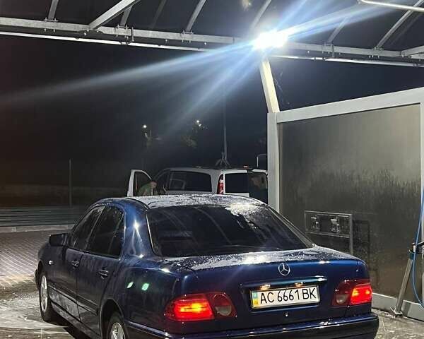 Синій Мерседес Е-Клас, об'ємом двигуна 2 л та пробігом 400 тис. км за 3800 $, фото 8 на Automoto.ua