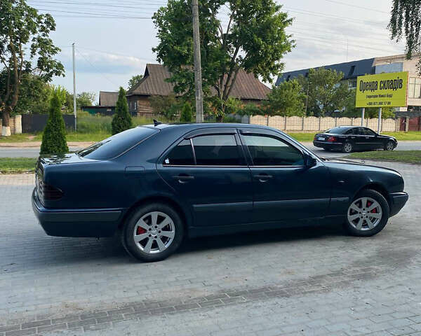 Синій Мерседес Е-Клас, об'ємом двигуна 2.2 л та пробігом 410 тис. км за 3799 $, фото 3 на Automoto.ua