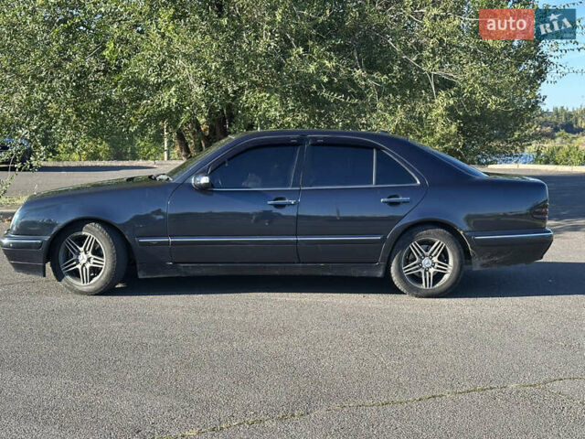 Синій Мерседес Е-Клас, об'ємом двигуна 3.23 л та пробігом 438 тис. км за 3999 $, фото 9 на Automoto.ua