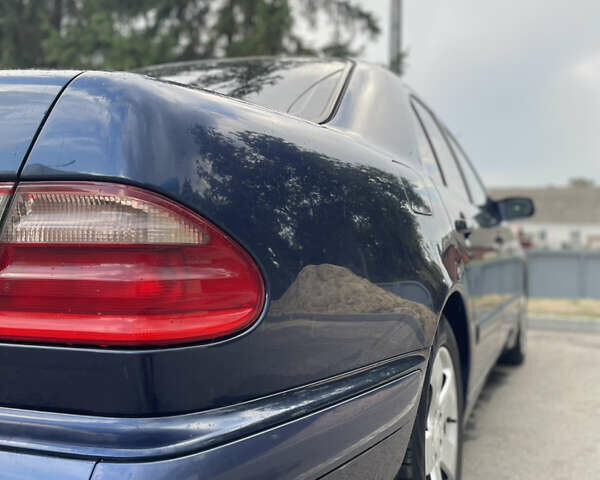 Синий Мерседес Е-Класс, объемом двигателя 2.2 л и пробегом 314 тыс. км за 4999 $, фото 7 на Automoto.ua