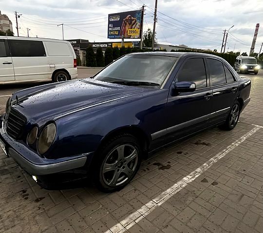 Синій Мерседес Е-Клас, об'ємом двигуна 2.6 л та пробігом 490 тис. км за 3150 $, фото 1 на Automoto.ua