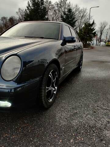 Синій Мерседес Е-Клас, об'ємом двигуна 2 л та пробігом 300 тис. км за 4700 $, фото 3 на Automoto.ua