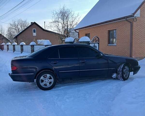 Синий Мерседес Е-Класс, объемом двигателя 2.7 л и пробегом 430 тыс. км за 4850 $, фото 17 на Automoto.ua