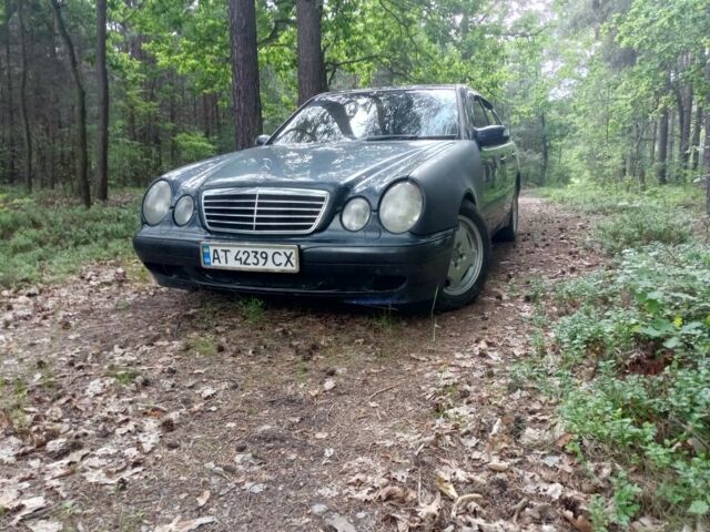 Синій Мерседес Е-Клас, об'ємом двигуна 2.1 л та пробігом 468 тис. км за 1850 $, фото 2 на Automoto.ua