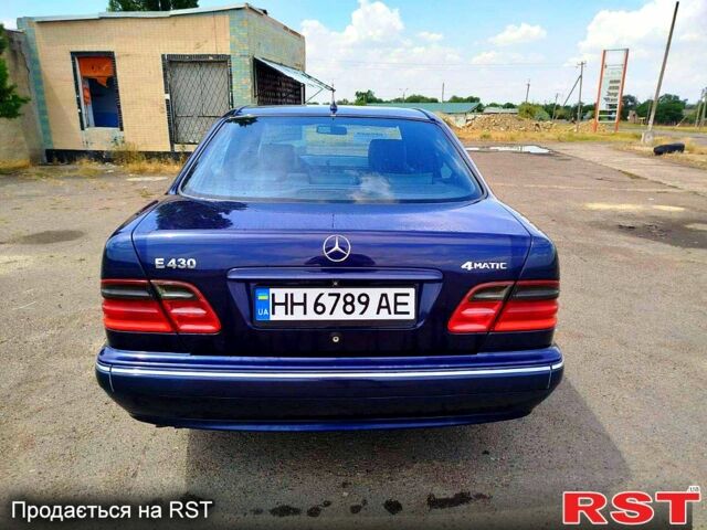 Синий Мерседес Е-Класс, объемом двигателя 4.3 л и пробегом 0 тыс. км за 4400 $, фото 2 на Automoto.ua