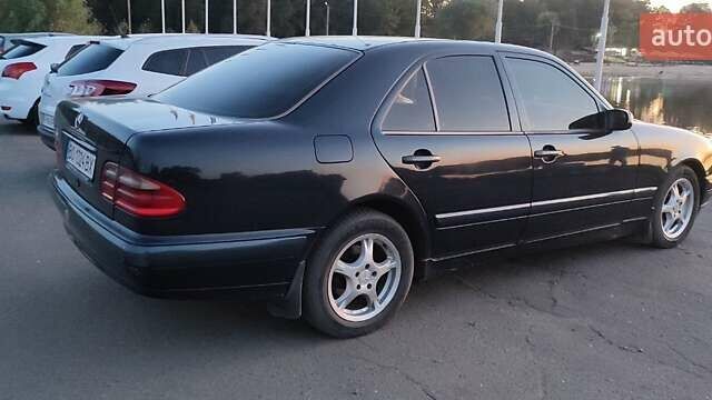 Синий Мерседес Е-Класс, объемом двигателя 2.4 л и пробегом 310 тыс. км за 4300 $, фото 3 на Automoto.ua