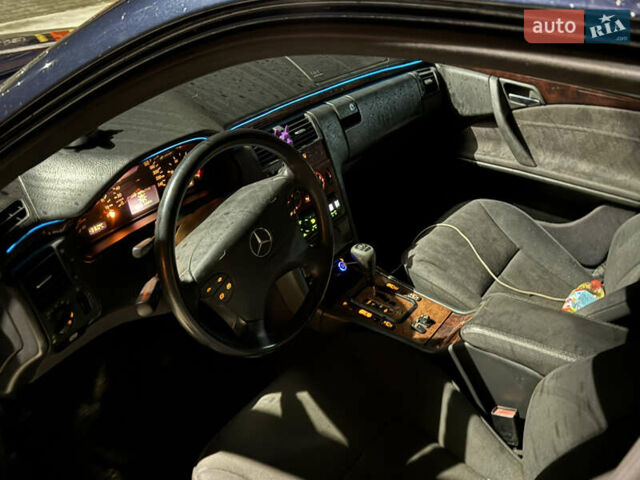 Синий Мерседес Е-Класс, объемом двигателя 2.1 л и пробегом 500 тыс. км за 2199 $, фото 10 на Automoto.ua