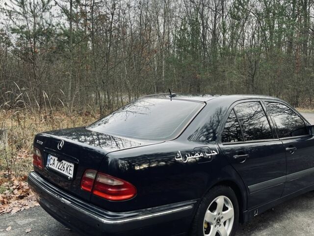 Синий Мерседес Е-Класс, объемом двигателя 2.4 л и пробегом 370 тыс. км за 3700 $, фото 3 на Automoto.ua