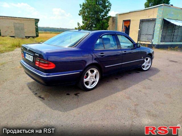 Синий Мерседес Е-Класс, объемом двигателя 4.3 л и пробегом 0 тыс. км за 4400 $, фото 4 на Automoto.ua