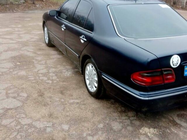 Синій Мерседес Е-Клас, об'ємом двигуна 2.7 л та пробігом 285 тис. км за 4100 $, фото 4 на Automoto.ua