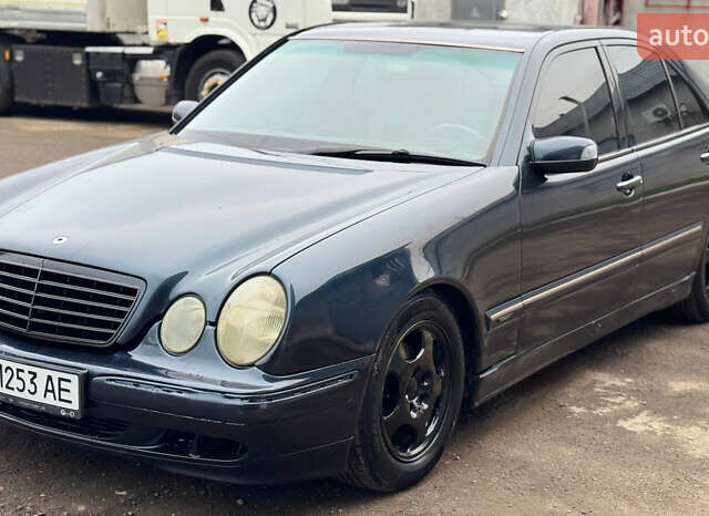 Синий Мерседес Е-Класс, объемом двигателя 2.15 л и пробегом 400 тыс. км за 3700 $, фото 1 на Automoto.ua