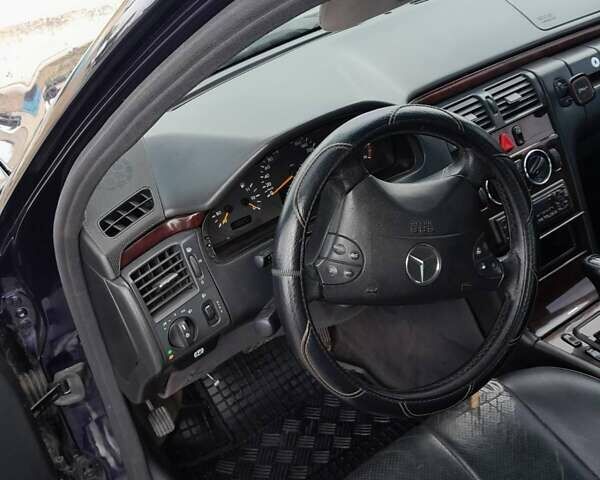 Синий Мерседес Е-Класс, объемом двигателя 2 л и пробегом 360 тыс. км за 3400 $, фото 7 на Automoto.ua