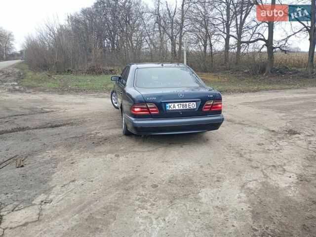 Синий Мерседес Е-Класс, объемом двигателя 2.15 л и пробегом 460 тыс. км за 2550 $, фото 3 на Automoto.ua