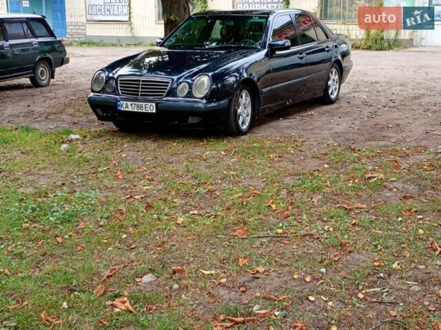 Синий Мерседес Е-Класс, объемом двигателя 2.15 л и пробегом 460 тыс. км за 2550 $, фото 8 на Automoto.ua