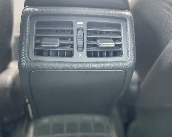 Синий Мерседес Е-Класс, объемом двигателя 2.2 л и пробегом 314 тыс. км за 4999 $, фото 19 на Automoto.ua