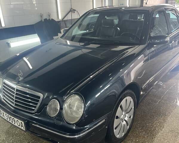 Синий Мерседес Е-Класс, объемом двигателя 2.8 л и пробегом 305 тыс. км за 6500 $, фото 1 на Automoto.ua