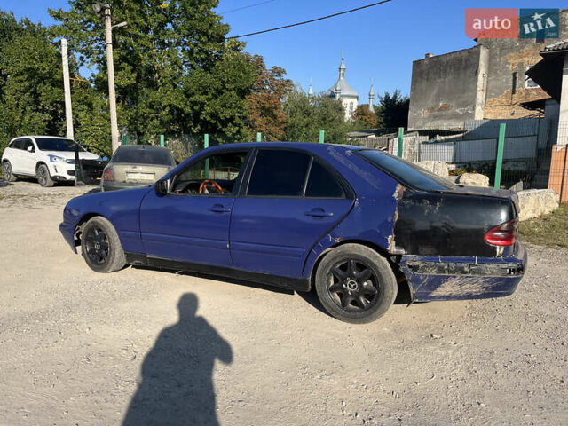 Синій Мерседес Е-Клас, об'ємом двигуна 2.2 л та пробігом 365 тис. км за 1800 $, фото 4 на Automoto.ua