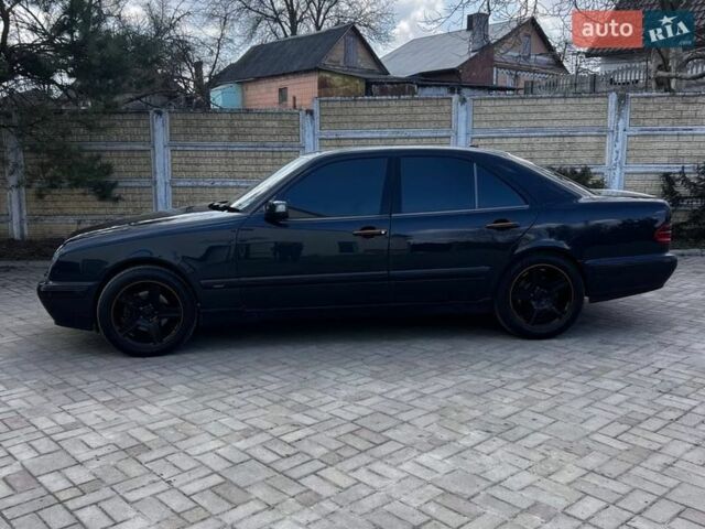 Синий Мерседес Е-Класс, объемом двигателя 3.2 л и пробегом 471 тыс. км за 5000 $, фото 9 на Automoto.ua