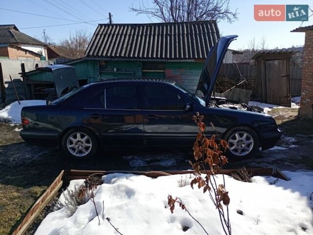 Синий Мерседес Е-Класс, объемом двигателя 2.15 л и пробегом 460 тыс. км за 2550 $, фото 7 на Automoto.ua