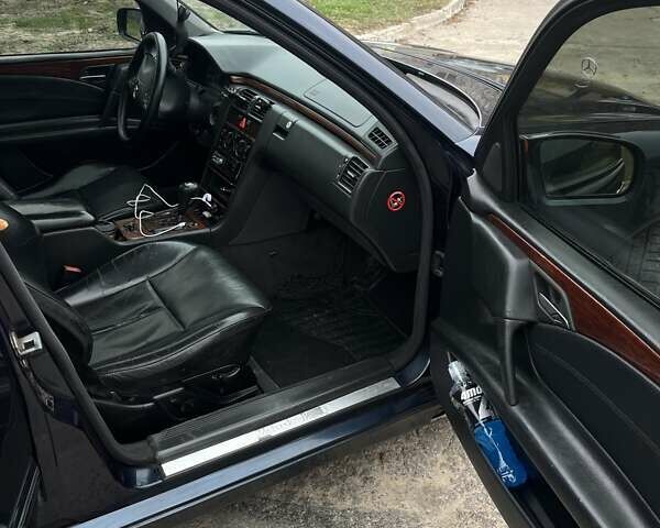 Синий Мерседес Е-Класс, объемом двигателя 2.15 л и пробегом 395 тыс. км за 5000 $, фото 7 на Automoto.ua