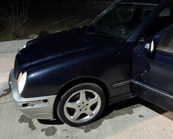 Синий Мерседес Е-Класс, объемом двигателя 2.1 л и пробегом 500 тыс. км за 2199 $, фото 12 на Automoto.ua