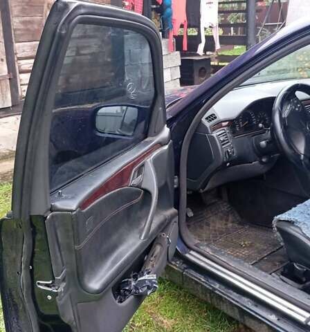 Синій Мерседес Е-Клас, об'ємом двигуна 2 л та пробігом 250 тис. км за 1999 $, фото 5 на Automoto.ua