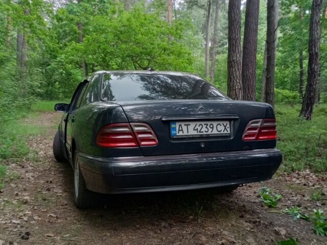 Синій Мерседес Е-Клас, об'ємом двигуна 2.1 л та пробігом 468 тис. км за 1850 $, фото 4 на Automoto.ua