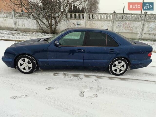 Синий Мерседес Е-Класс, объемом двигателя 2.2 л и пробегом 329 тыс. км за 4500 $, фото 5 на Automoto.ua